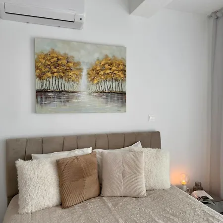 1 Bed Apartment, 2nd Floor Appartement *